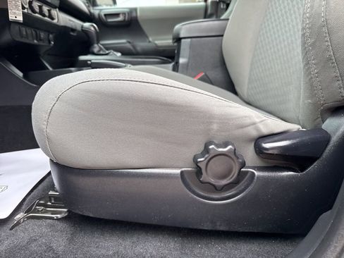 Certified 2021 Toyota Tacoma SR image 31