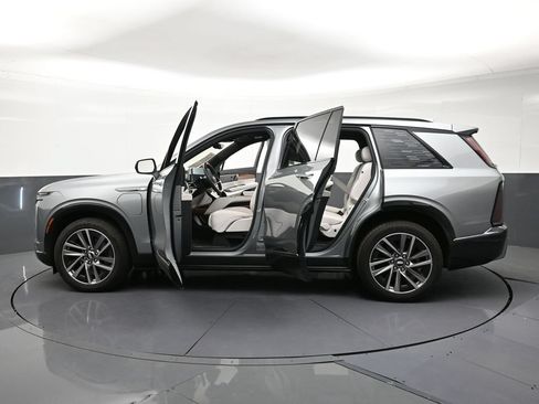 Used 2026 Cadillac Vistiq Luxury AWD/4WD image 36