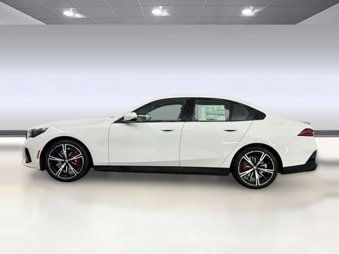 New 2027 BMW 530i w/ M Sport Package RWD image 2