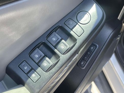 Used 2015 Chevrolet Suburban LT RWD image 18