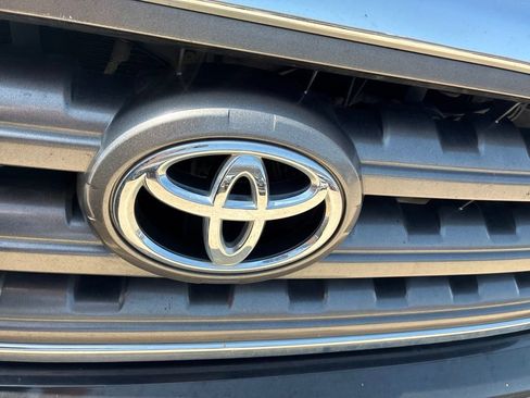Used 2015 Toyota Sequoia SR5 RWD image 4