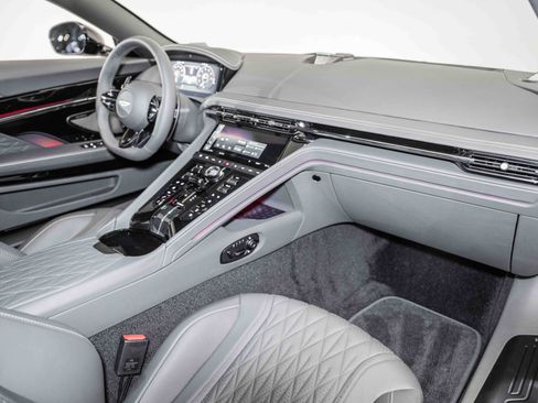 Used 2024 Aston Martin DB12 Coupe image 16