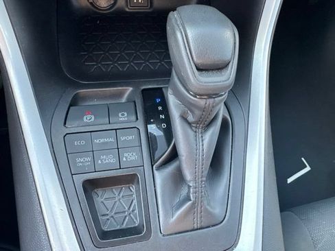 Used 2025 Toyota RAV4 XLE AWD/4WD image 12