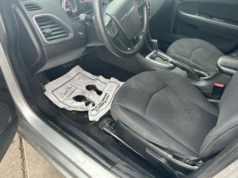 Used 2013 Chrysler 200 LX FWD image 10