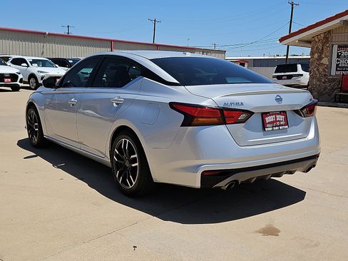 Used 2019 Nissan Altima 2.5 SR FWD image 2