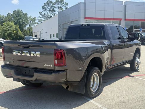 Used 2025 RAM 3500 Laramie AWD/4WD image 2
