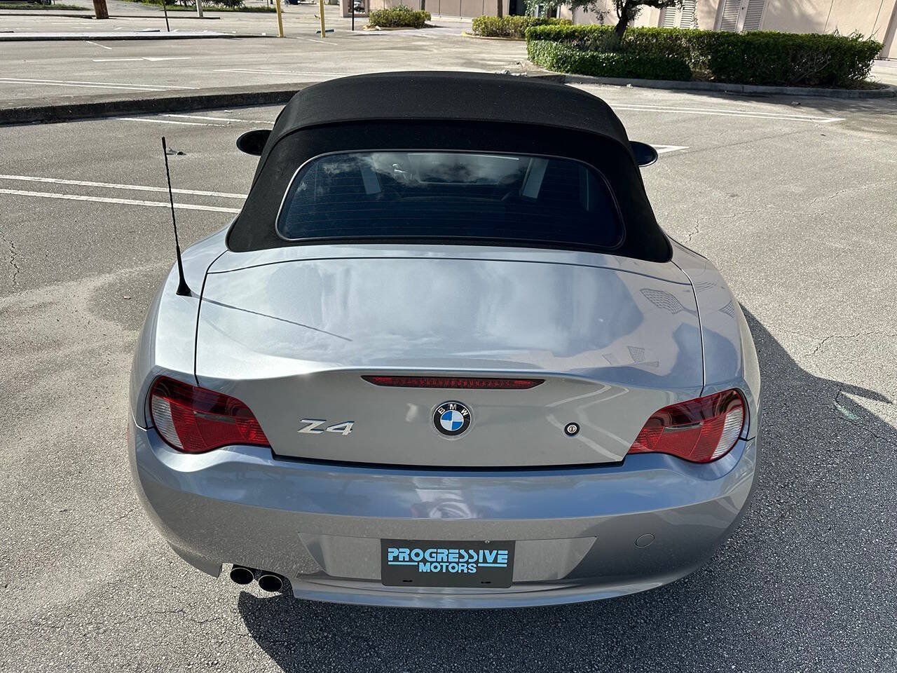 Used 2006 BMW Z4 3.0i RWD image 11