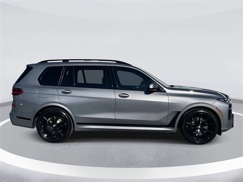 Used 2024 BMW X7 xDrive40i w/ M Sport Package image 4