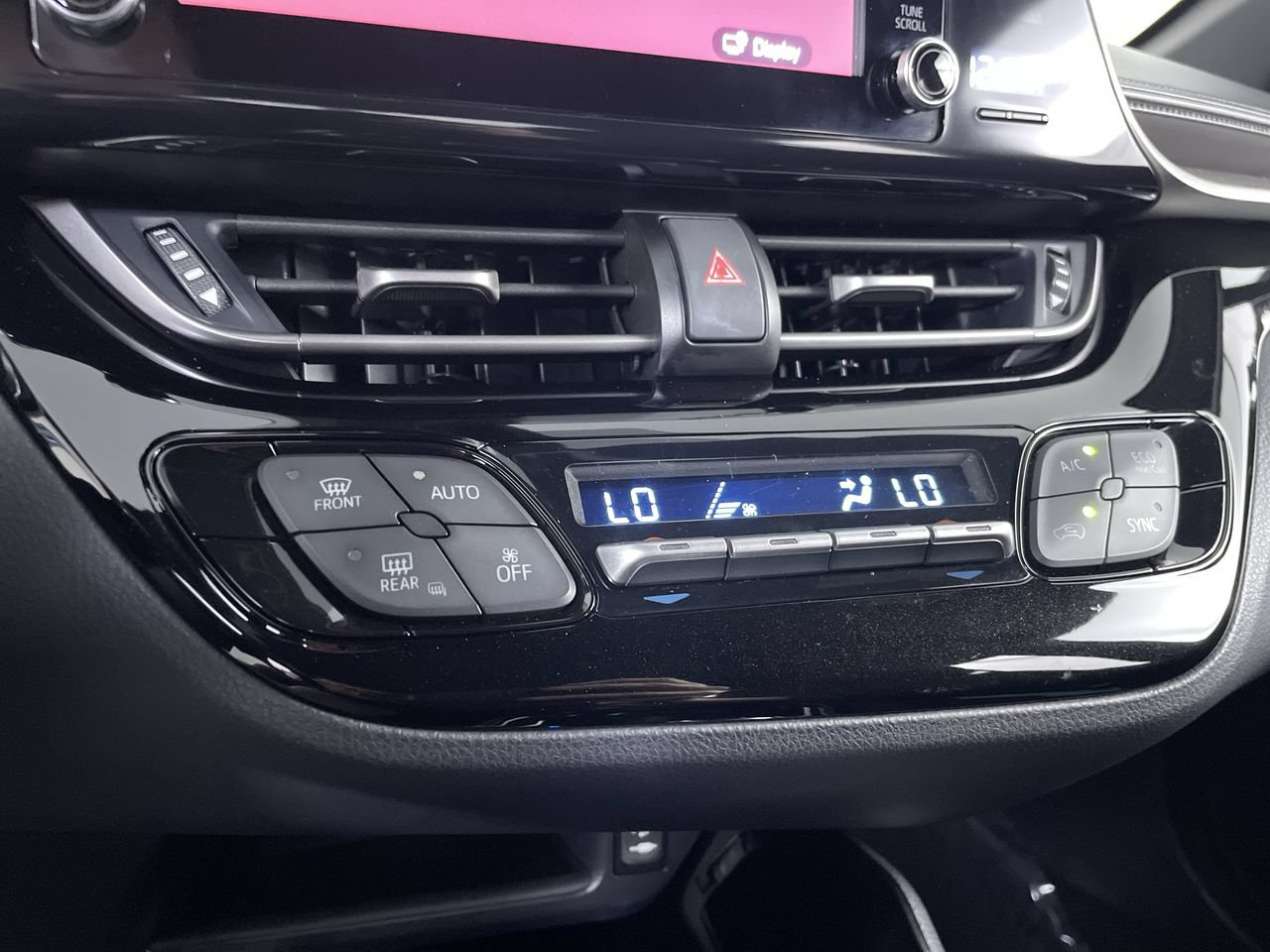 Used 2019 Toyota C-HR XLE FWD image 18