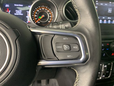 Used 2018 Jeep Wrangler Unlimited Sahara w/ Dual Top Group AWD/4WD image 19