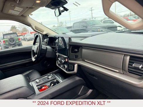 Used 2024 Ford Expedition XLT image 9