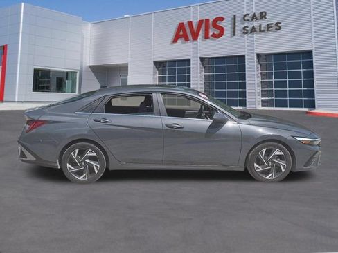 Used 2025 Hyundai Elantra SEL FWD image 5