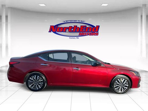 Used 2024 Nissan Altima 2.5 SV image 2