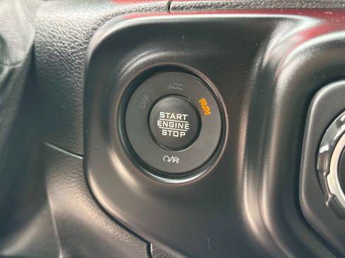 Certified 2021 Jeep Gladiator Rubicon AWD/4WD image 31