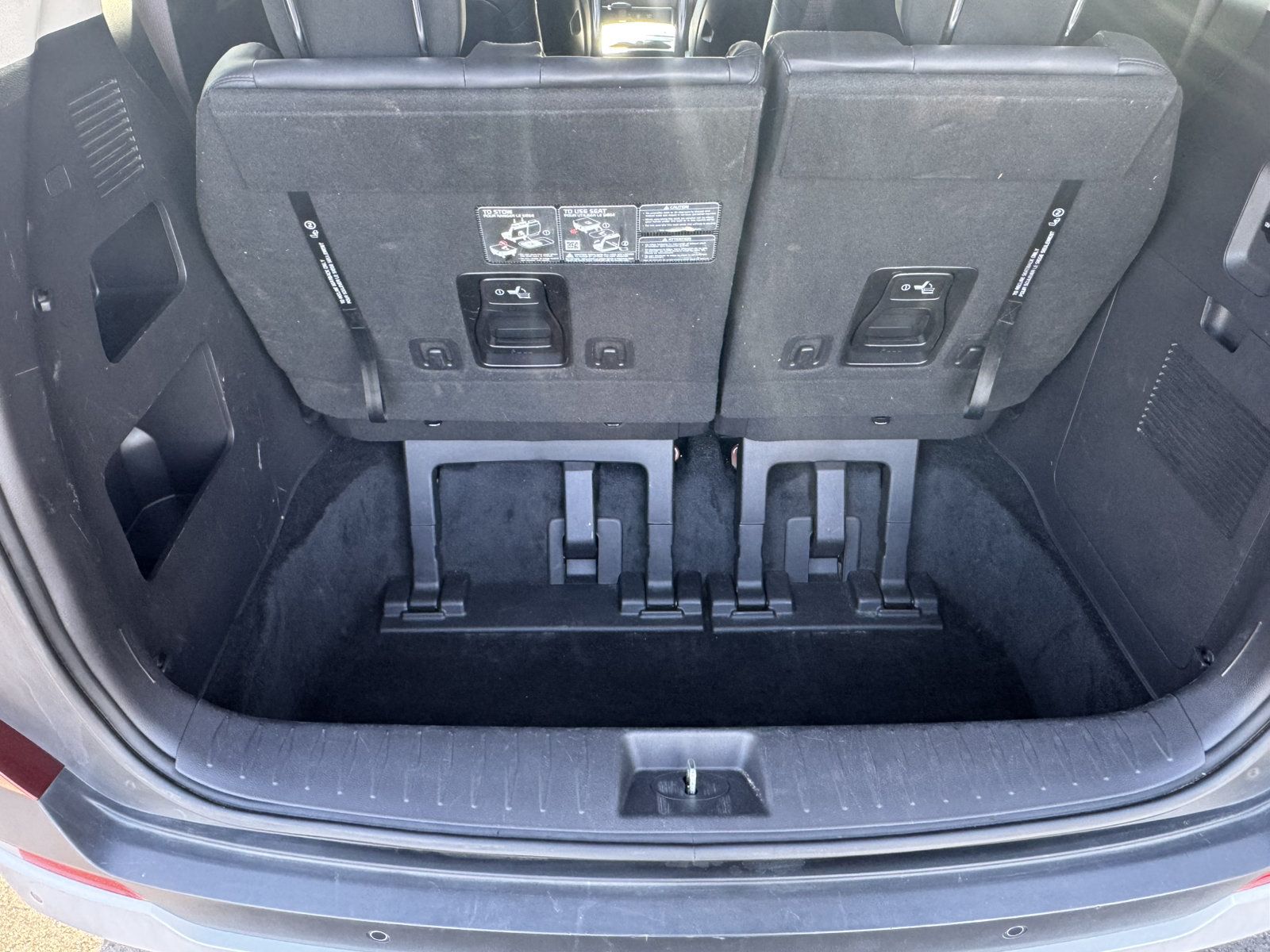 Used 2025 Kia Carnival FWD image 20