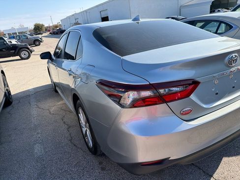 Used 2021 Toyota Camry LE image 7