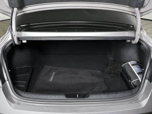 Used 2024 Hyundai Elantra SEL image 15