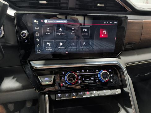 Used 2025 GMC Sierra 2500 Denali Ultimate image 11