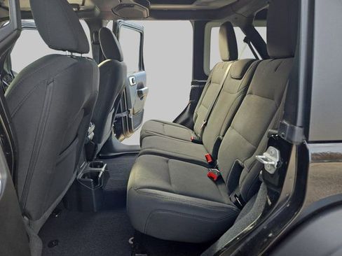 Used 2022 Jeep Wrangler Unlimited Sport image 17