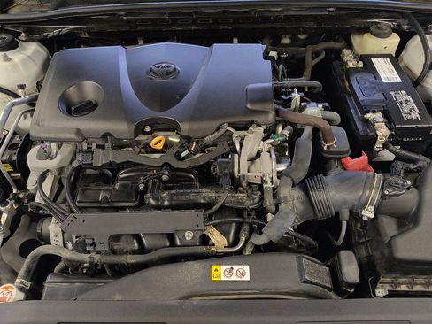 Used 2018 Toyota Camry FWD image 30