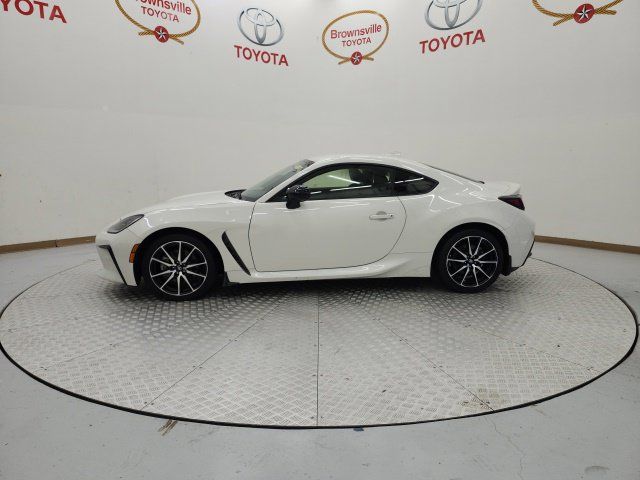 Used 2025 Toyota GR86 RWD image 5