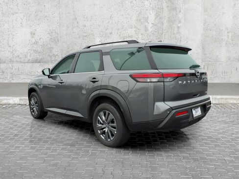 Used 2025 Nissan Pathfinder SV AWD/4WD image 9