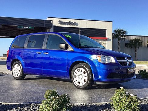 Used 2019 Dodge Grand Caravan SE w/ UConnect Hands-Free Group image 3