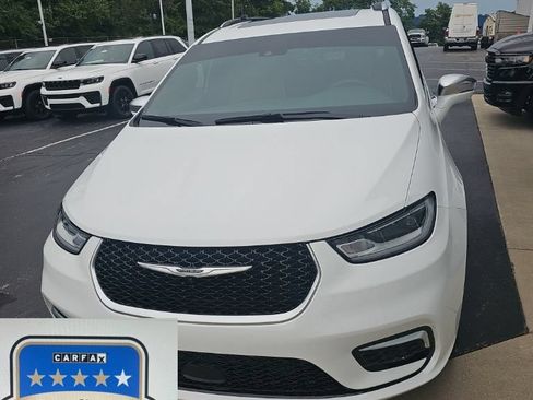 Used 2024 Chrysler Pacifica Pinnacle AWD/4WD image 1