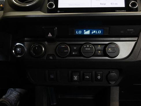 Used 2023 Toyota Tacoma TRD Off-Road AWD/4WD image 31
