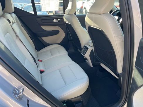 Certified 2023 Volvo XC40 B5 Plus w/ Climate Package image 19
