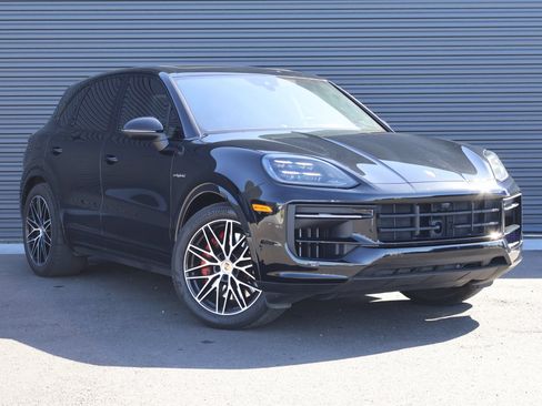 Used 2025 Porsche Cayenne S AWD/4WD image 7