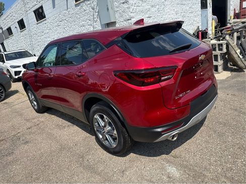 Used 2025 Chevrolet Blazer LT AWD/4WD image 3