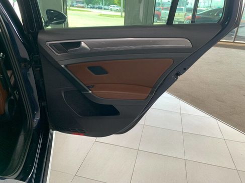 Used 2017 Volkswagen Golf Alltrack S image 31