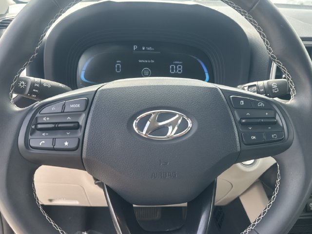 Certified 2025 Hyundai Venue Limited FWD image 16