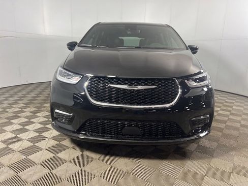 New 2026 Chrysler Pacifica Select image 2