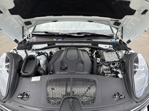 Used 2024 Porsche Macan image 32