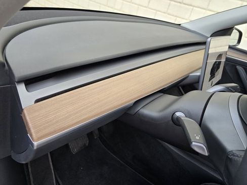 Used 2024 Tesla Model Y Long Range image 23