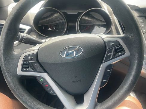 Used 2016 Hyundai Veloster FWD image 19