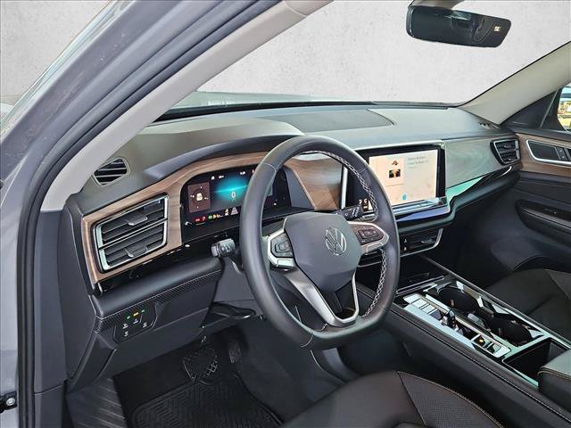 Used 2024 Volkswagen Atlas SE w/ Panoramic Sunroof Package FWD image 10