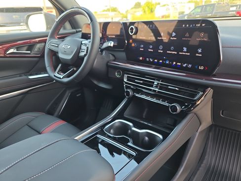 New 2027 Chevrolet Traverse RS w/ LPO, Floor Liner Package FWD image 17