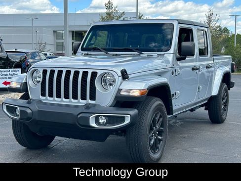 Certified 2023 Jeep Gladiator Sport AWD/4WD image 4