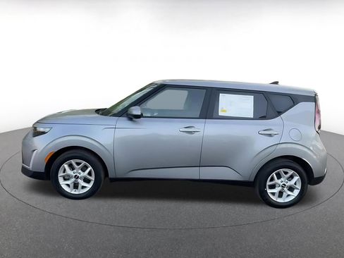 Used 2025 Kia Soul LX w/ LX Technology Package image 9
