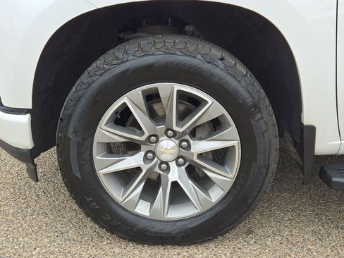 Used 2019 Chevrolet Silverado 1500 High Country w/ Technology Package image 11