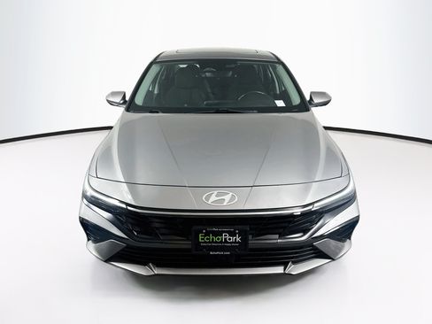 Used 2025 Hyundai Elantra SEL FWD image 2
