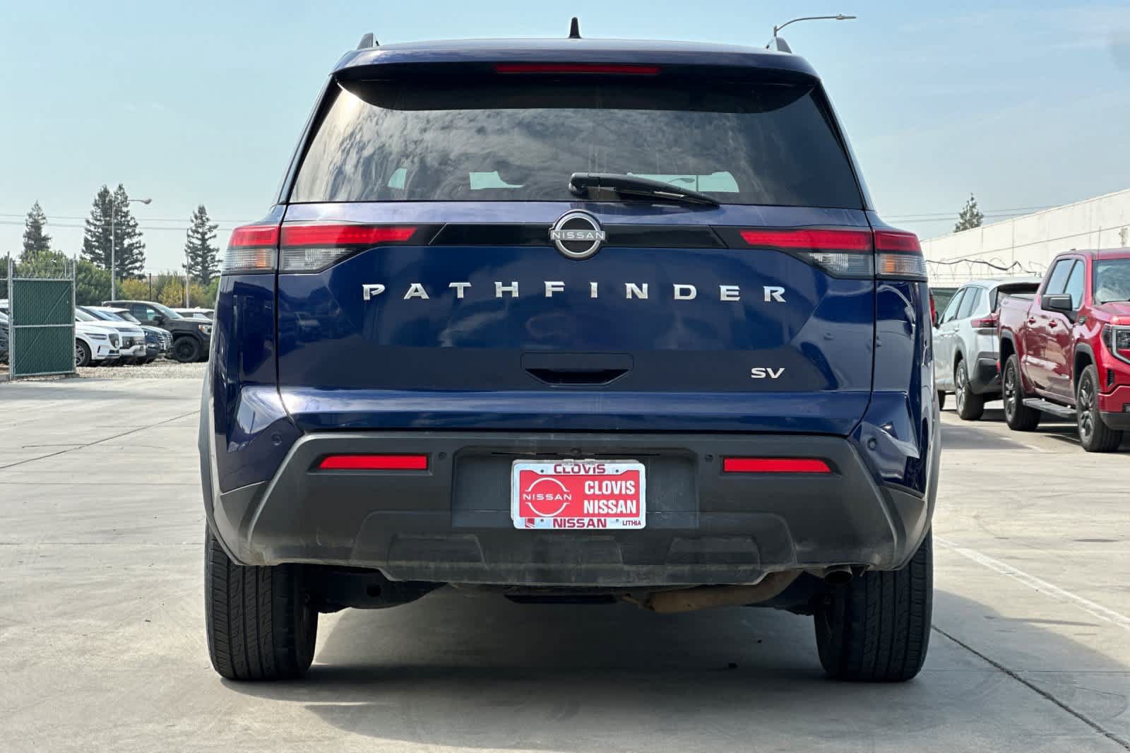 Used 2024 Nissan Pathfinder SV FWD image 8