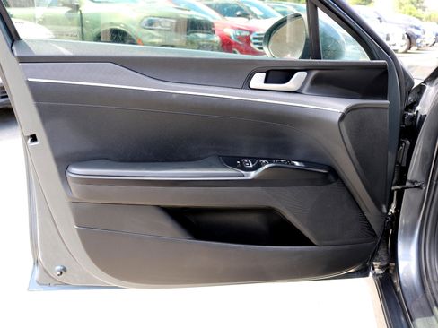 Used 2022 Kia K5 LXS image 12