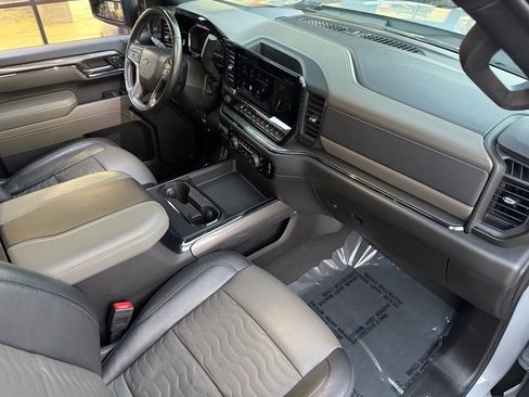 Used 2024 Chevrolet Silverado 2500 ZR2 w/ Technology Package image 33