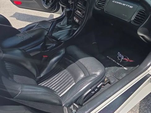Used 2004 Chevrolet Corvette Coupe w/ Preferred Equipment Group RWD image 8