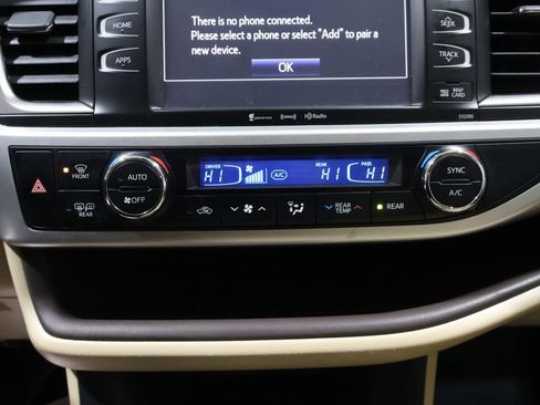 Used 2019 Toyota Highlander XLE image 31