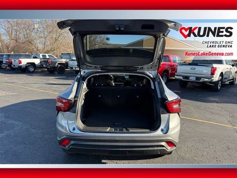 New 2026 Chevrolet Trax LS w/ LS Convenience Package FWD image 22